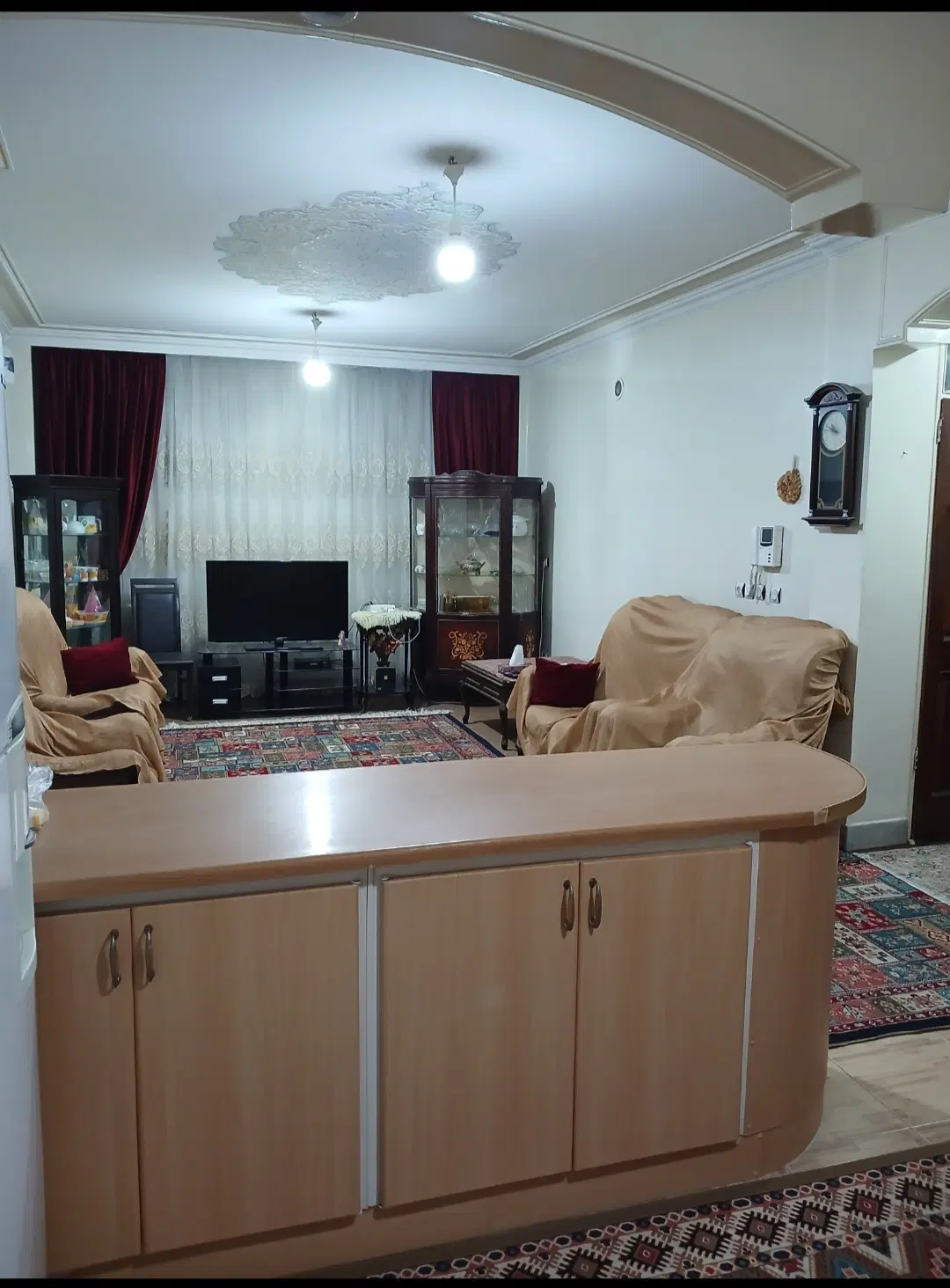 همکف، فردوسی