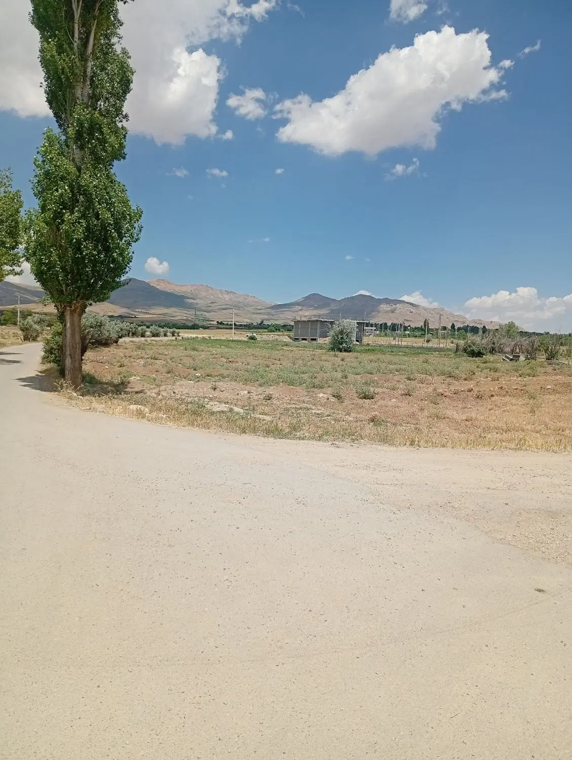 یک قطعه زمین 860 قابل ساخت