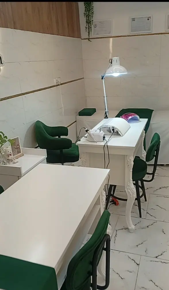 لاین مژه و ناخن