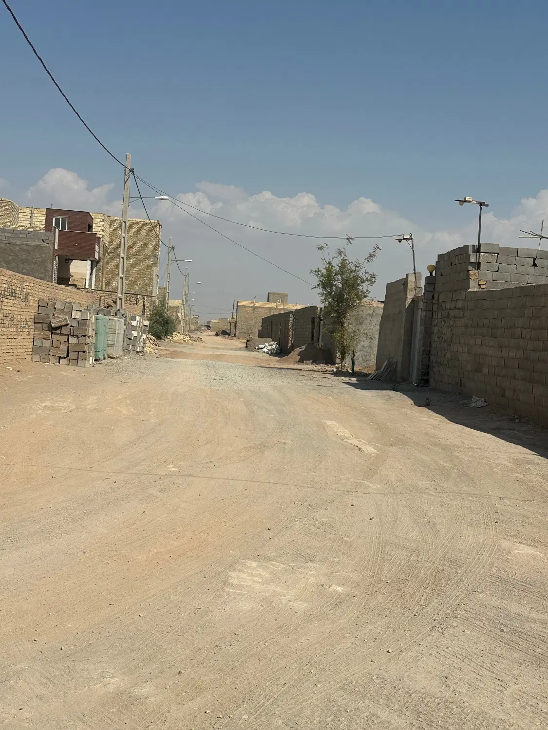 زمین دشتی روبروی صداوسیما