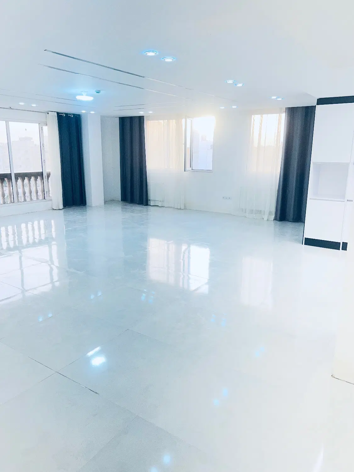 فروش آپارتمان ۲۰۵ متری سه خواب آزادگان
