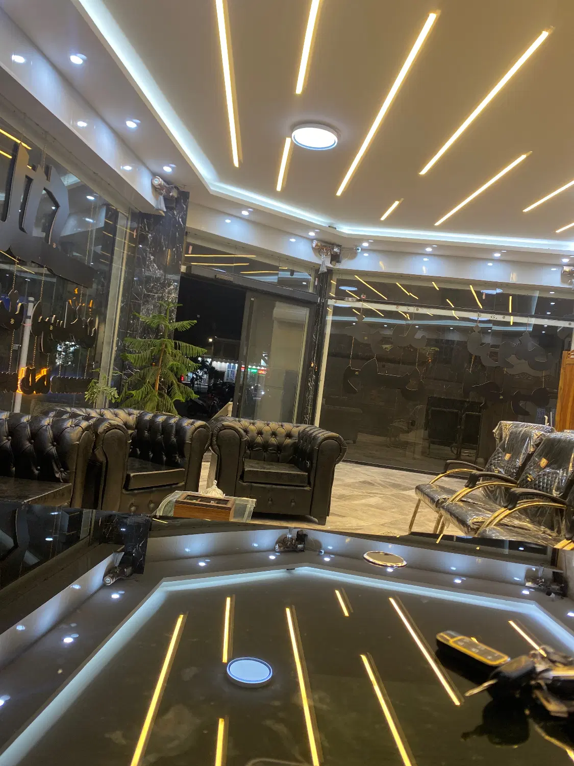 مغازه فروشی داخل کوچه