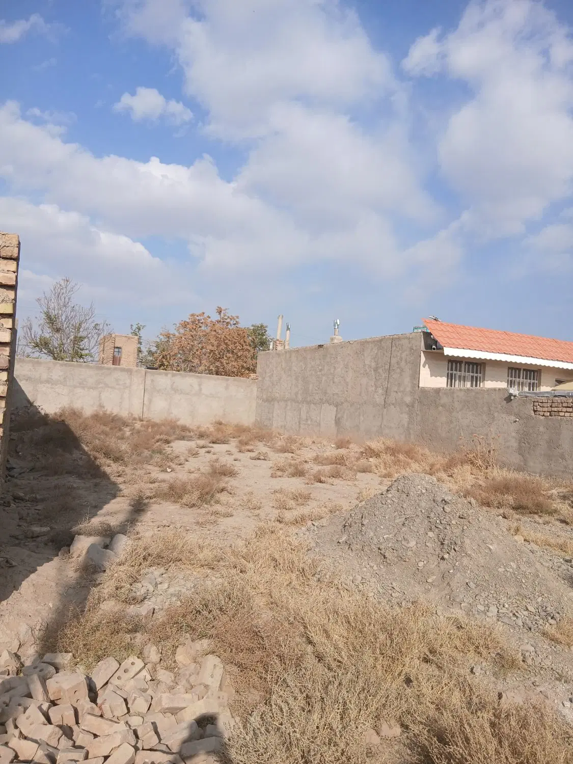زمین مسکونی هلالی