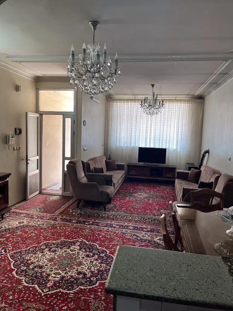 خانه ویلایی سه طبقه.طالقانی.نزدیک کمربند میانی