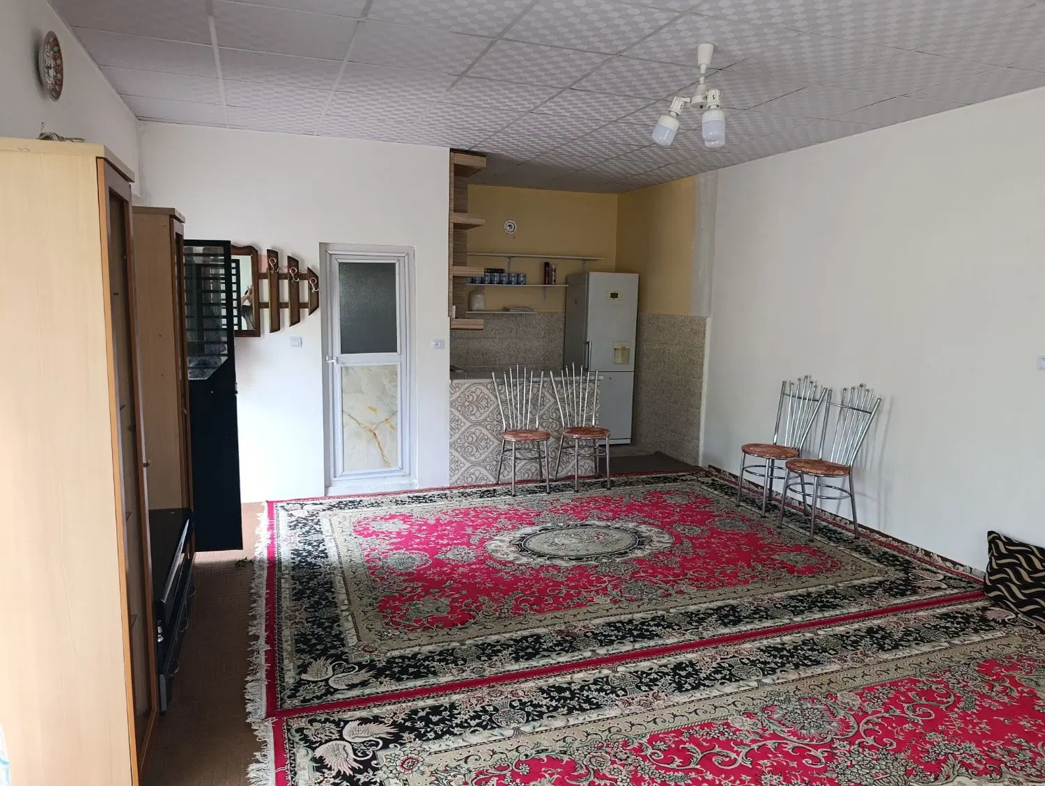باغ در وایقان دارای آب و برق و خانه باغ