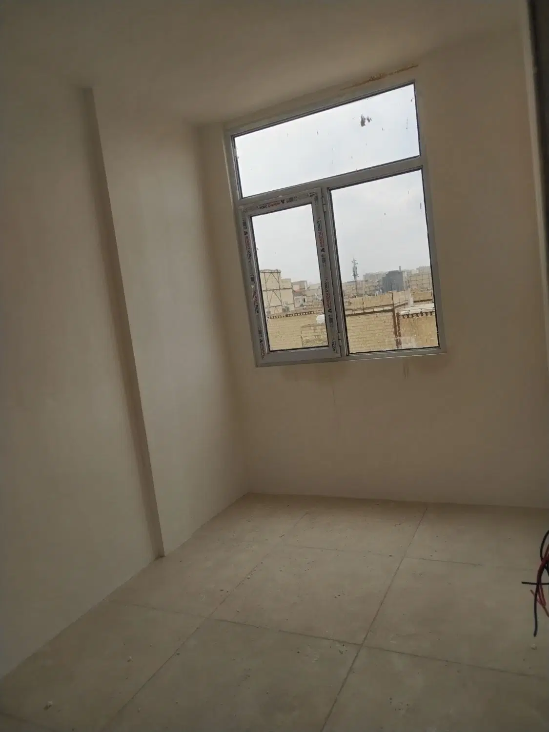 آپارتمان 78 متری سال ساخت 1405