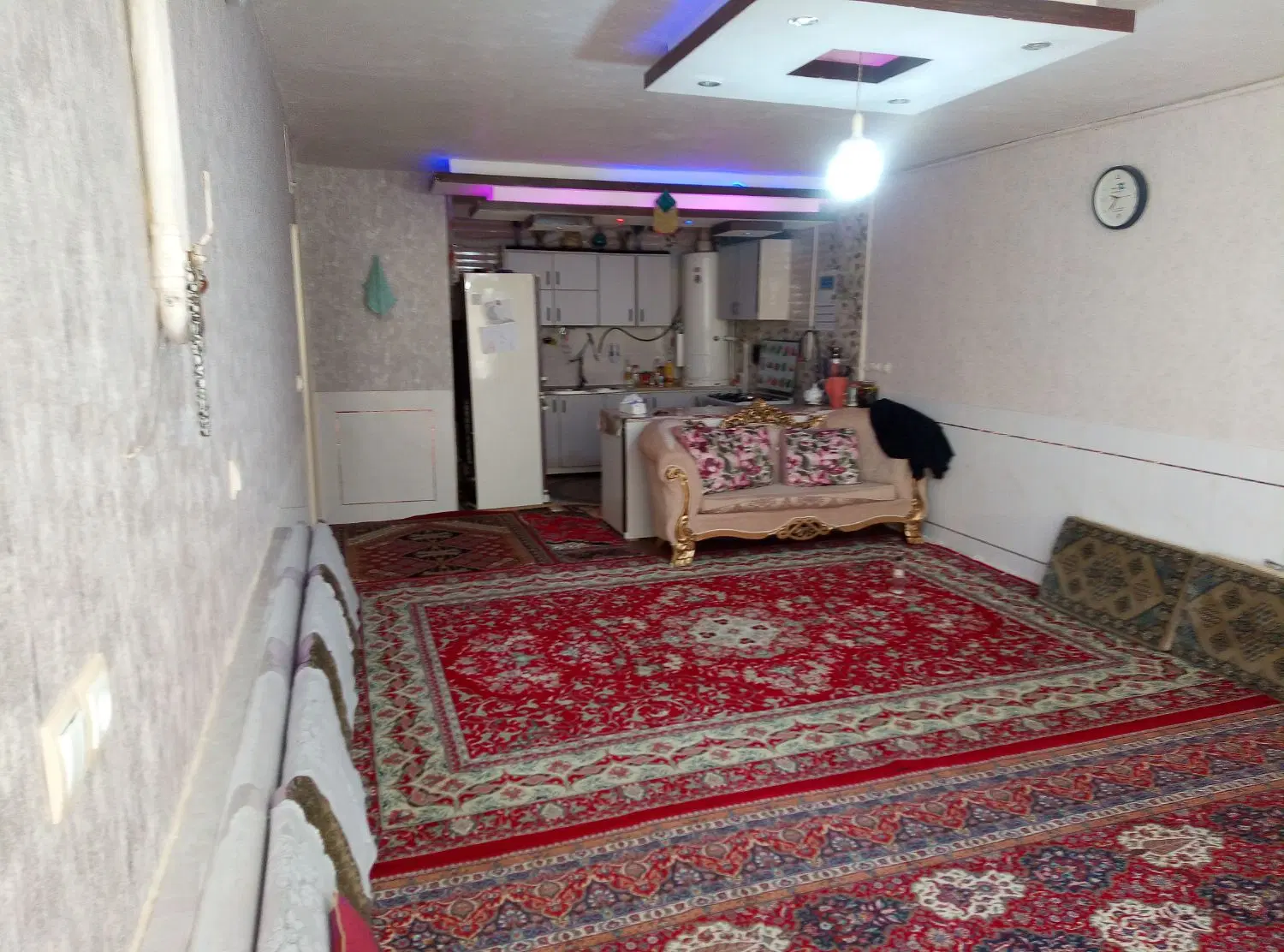 خانه فروشی 102 متری ماشین رو دارای امکانات