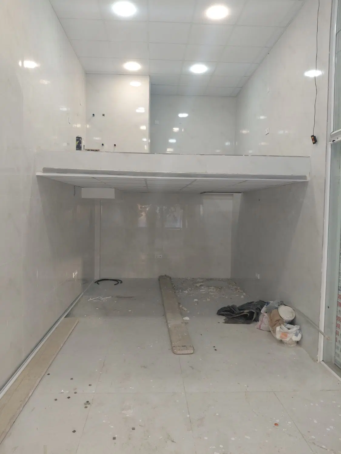مغازه اجاره ای برخیابان اصلی زنگیان