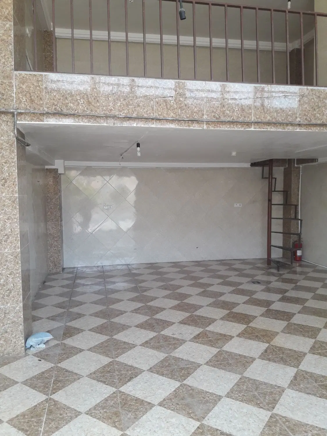 اجاره مغازه دراندیشه ۷۰متر روبروی شهریار