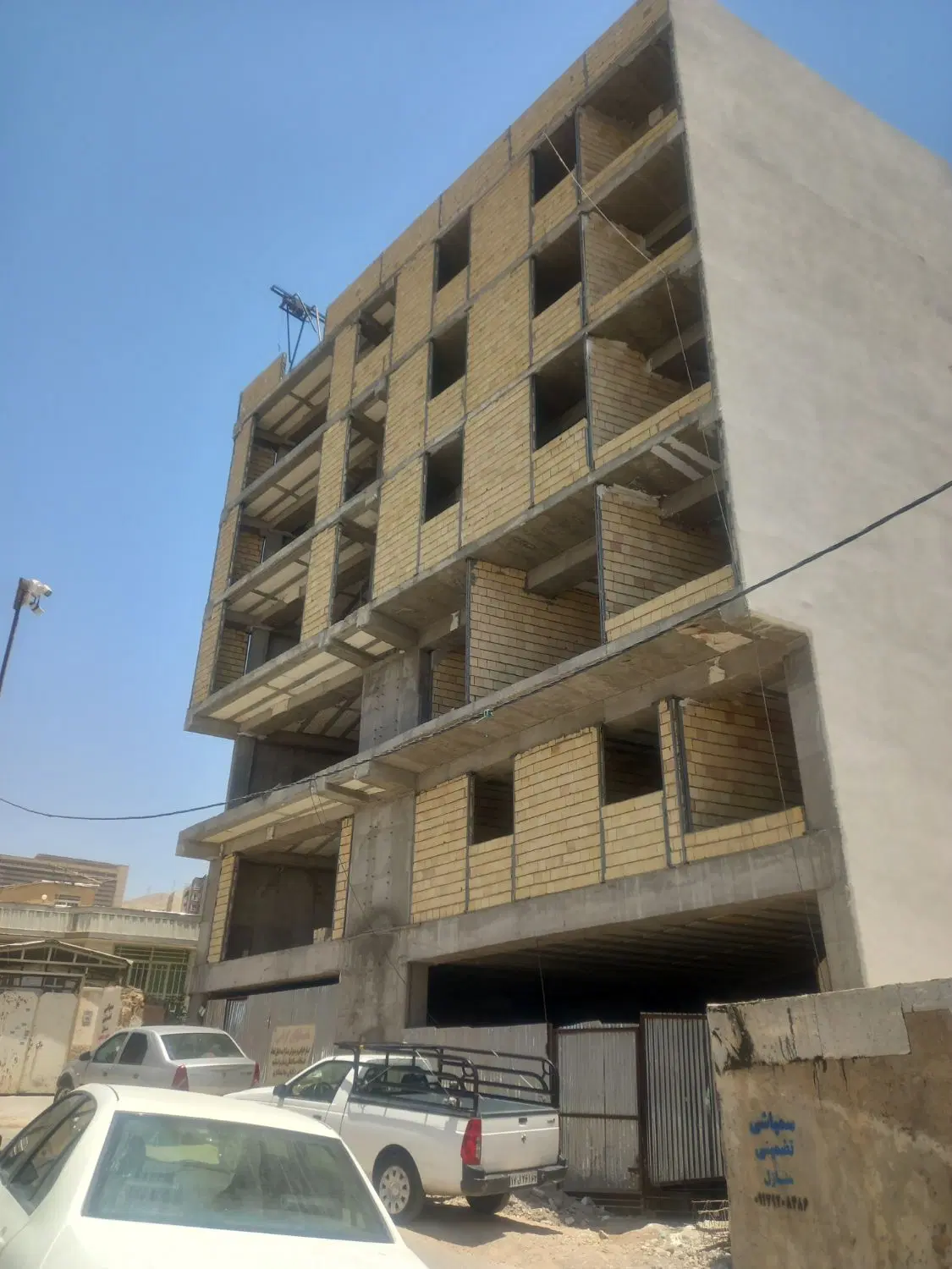 پیش فروش آپارتمان تک واحد ۳ خوابه ۱۸۰ متر ابیوردی۲