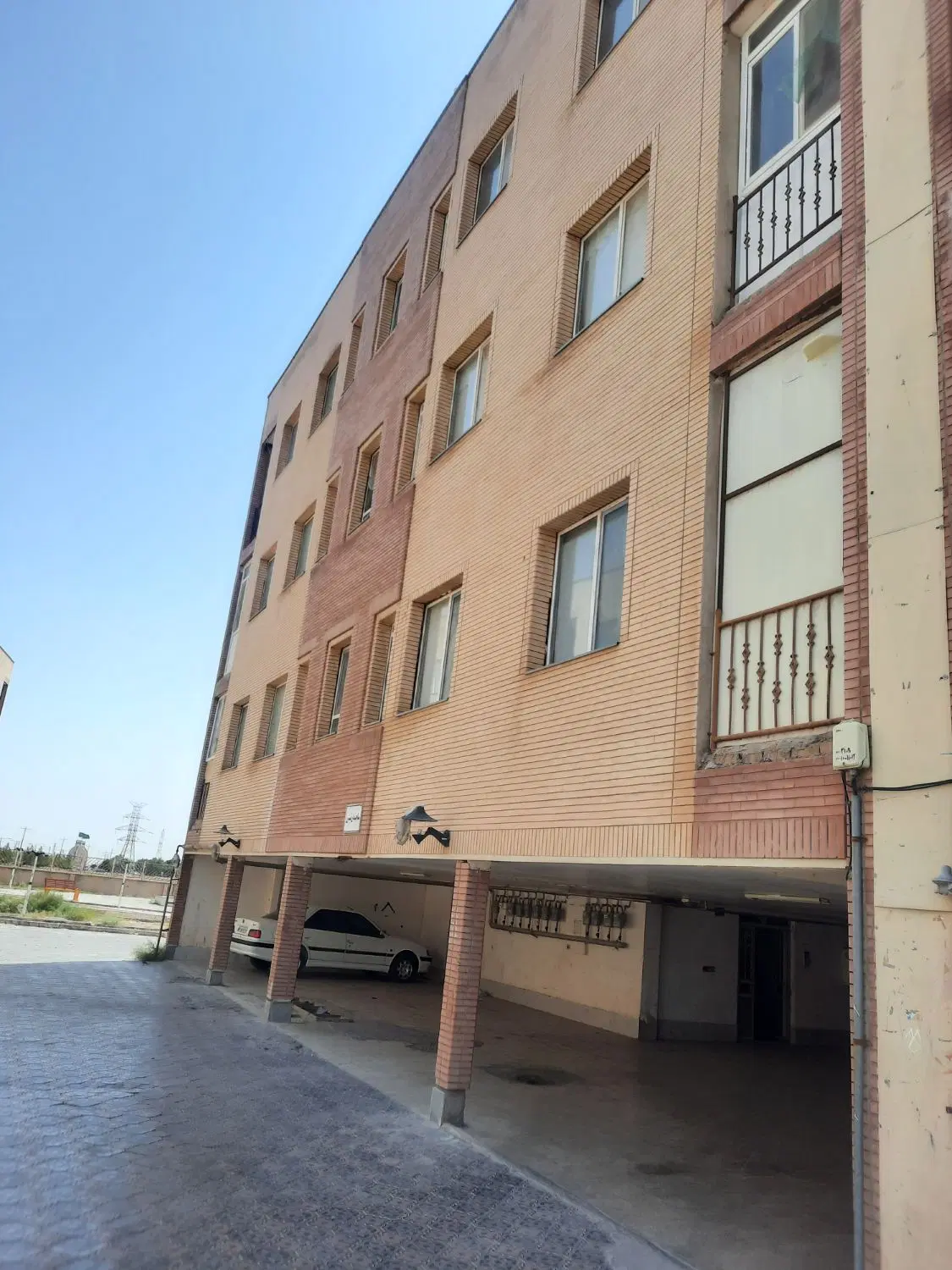 اپارتمان مسکن مهر پشت پمپ گاز
