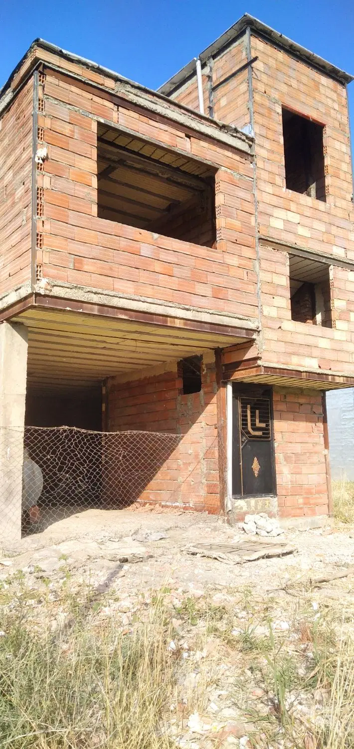 خانه نیمه کاره