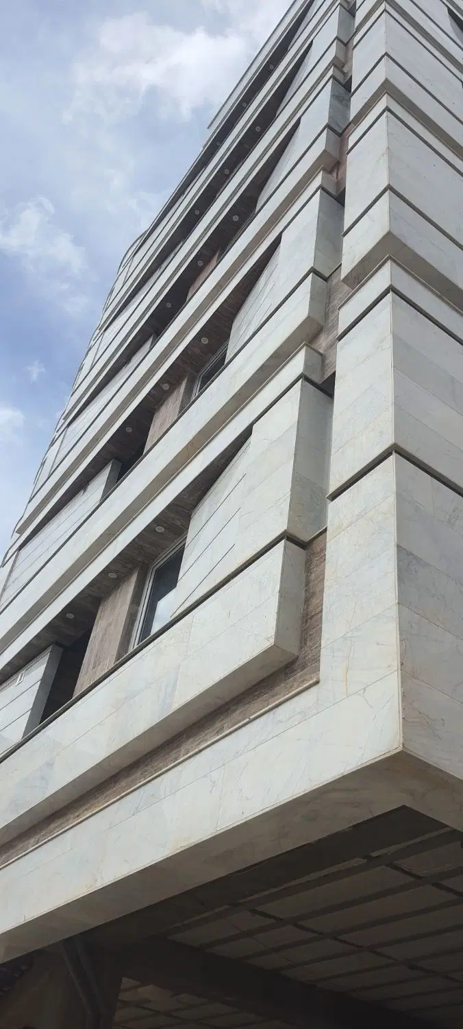 ساختمان لوکس طاها