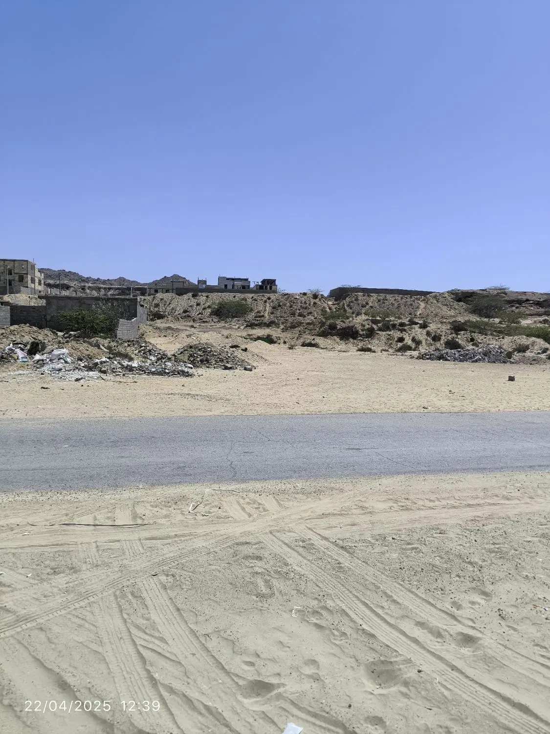 زمین روستای تیس دو نبش تجاری سند دار