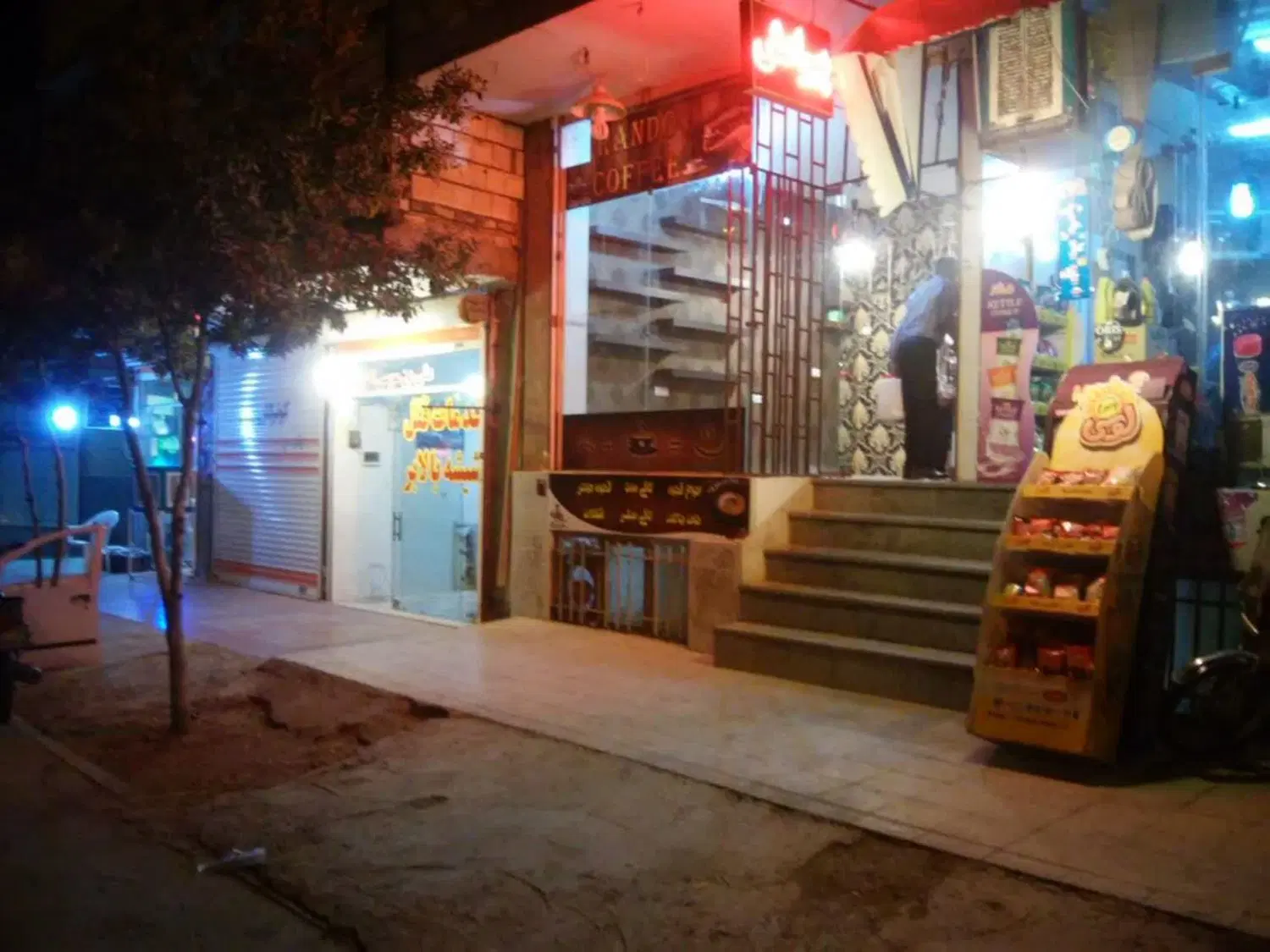 مغازه ۲۰ متری بر خیابان فلاطوری