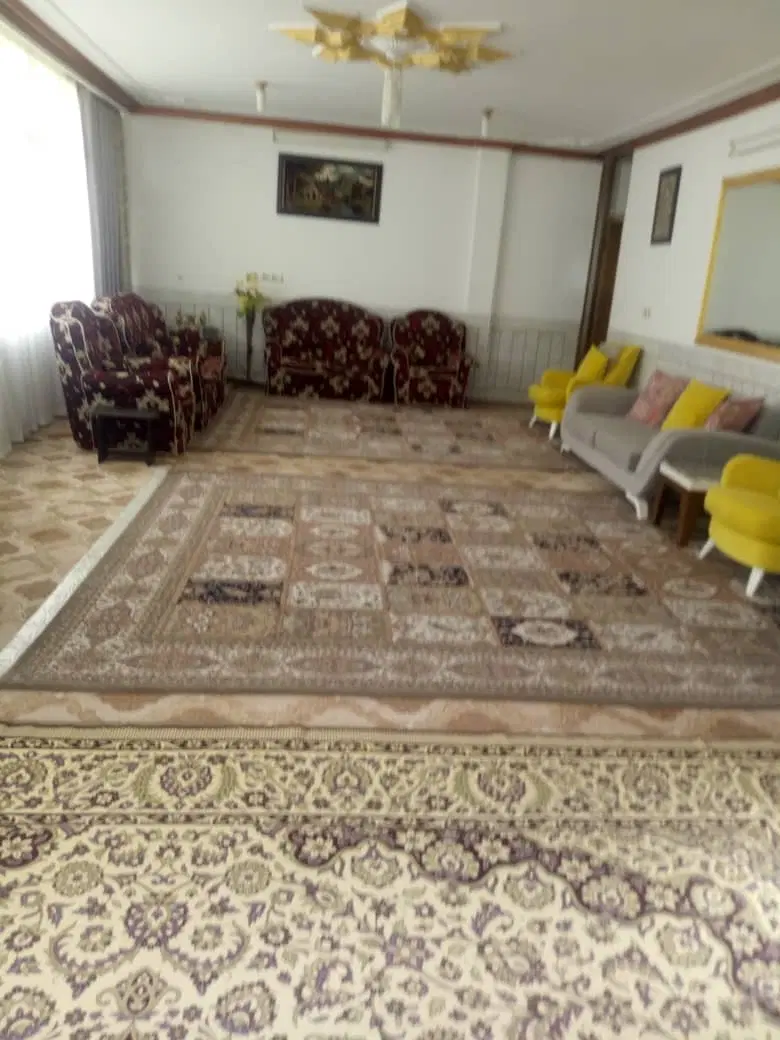 رهن خانه ۱۸۰ متری با تراس ۴۰ متری
