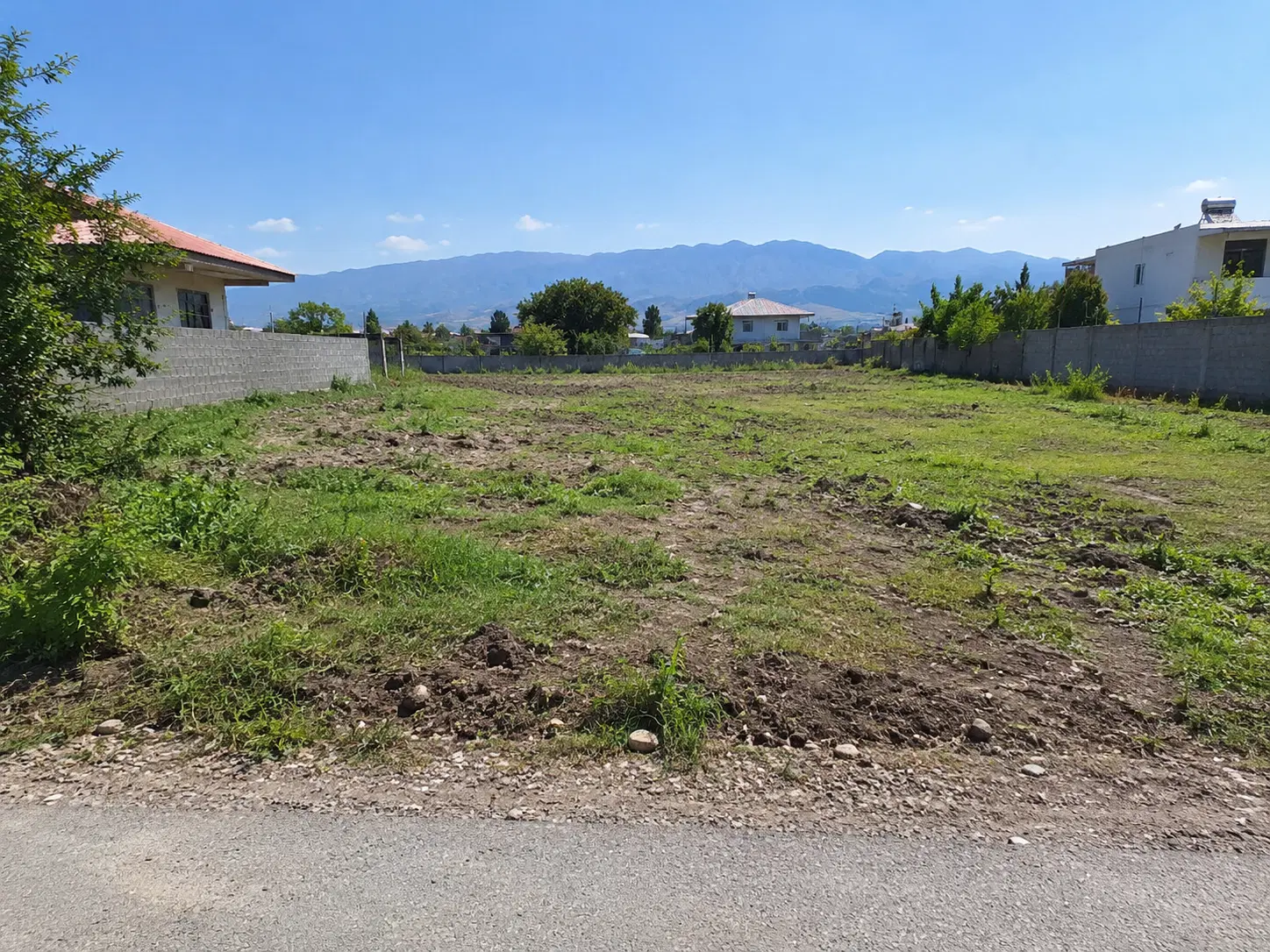 زمین واقع در روستای حاجی آباد آقا