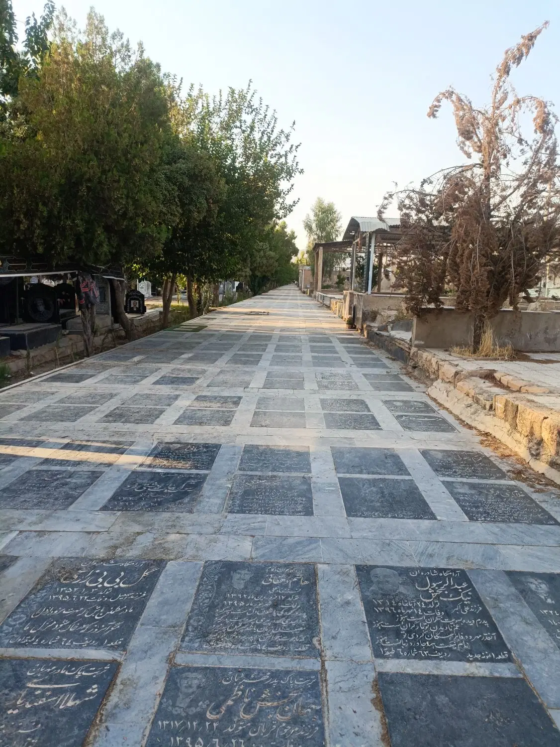 قبر دوطبقه دارالرحمه شیراز