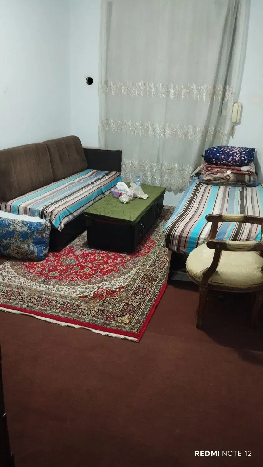 سویت 20متری برای همخونه استاد معین برای4ماه