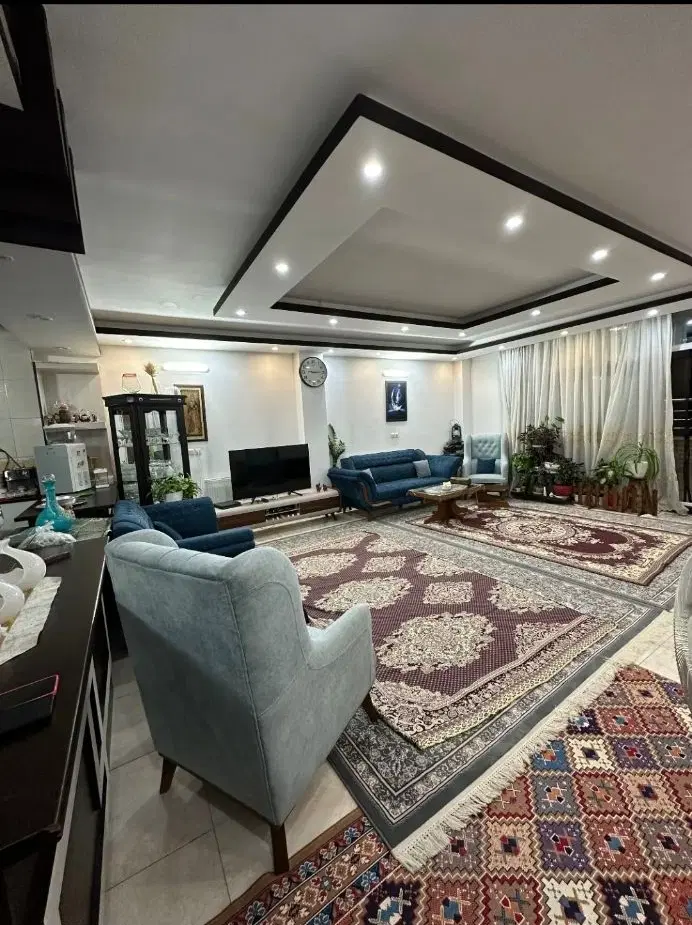 اپارتمان ۱۴۰ متری طبقه اول تک واحدی حافظ شمالی