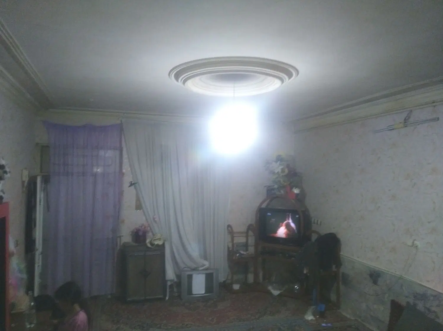 ۶۵متری. در بهمن درخشان
