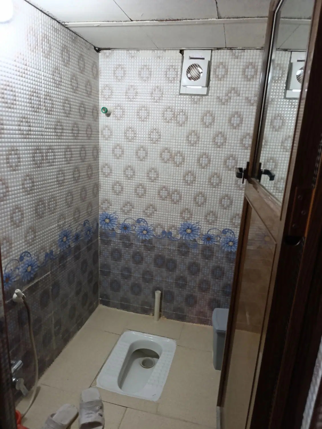 تلخسرو خیابان دکتر حسابی طبقه همکف