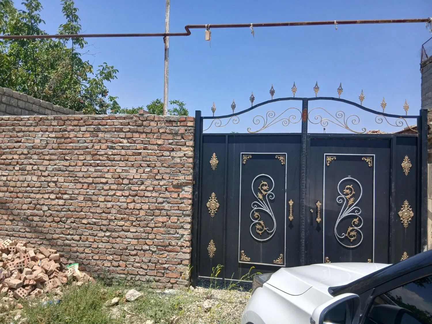 حیاط مسکونی ۳۵۰متر