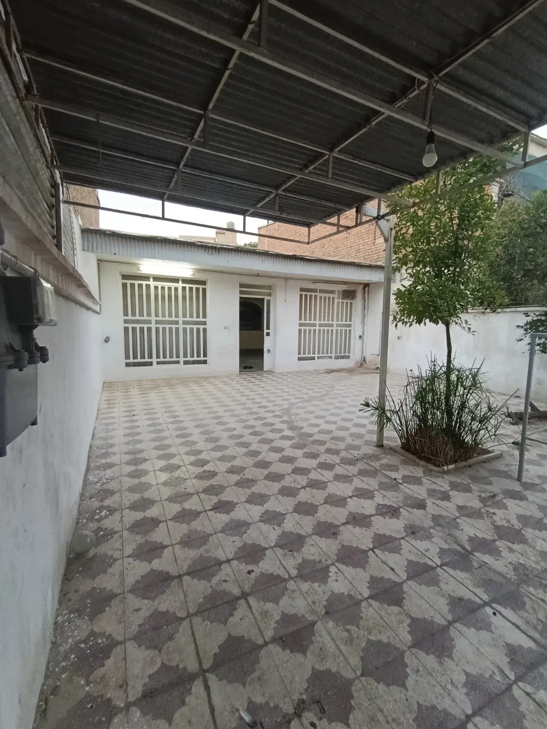 منزل ویلایی دربست درب از حیاط تحویلی