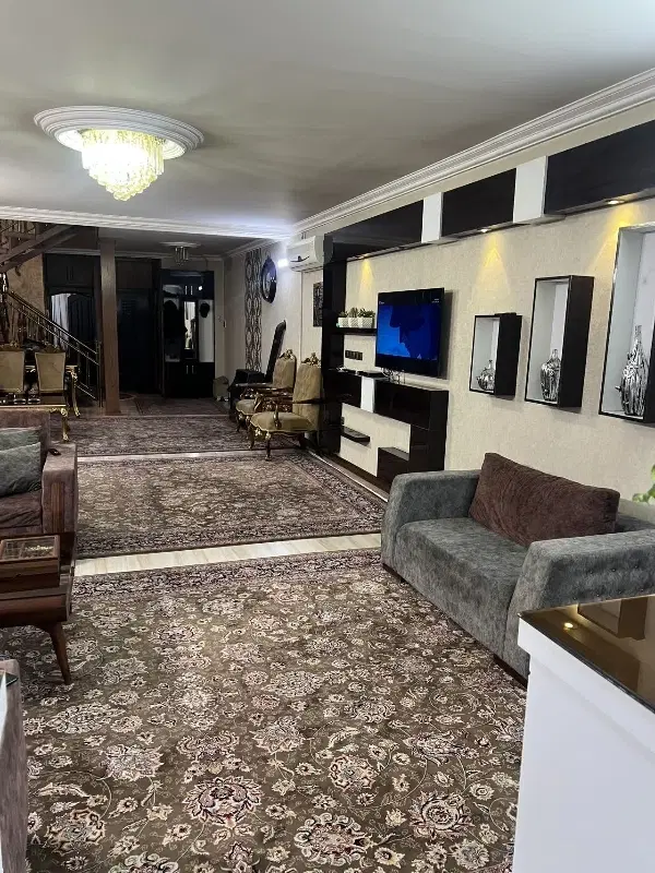 فروش ویلایی با صد متر مغازه حاشیه ابوطالب