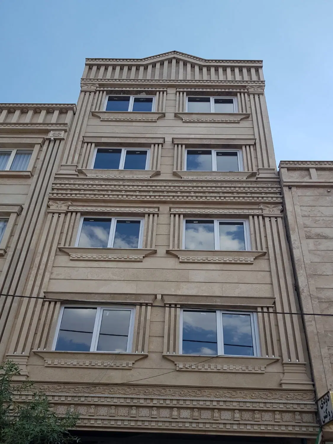 چهار طبقه نیمه کاره