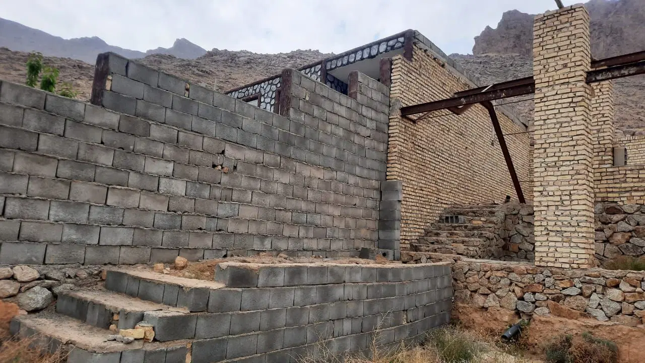 خانه باغ نیمه ساز