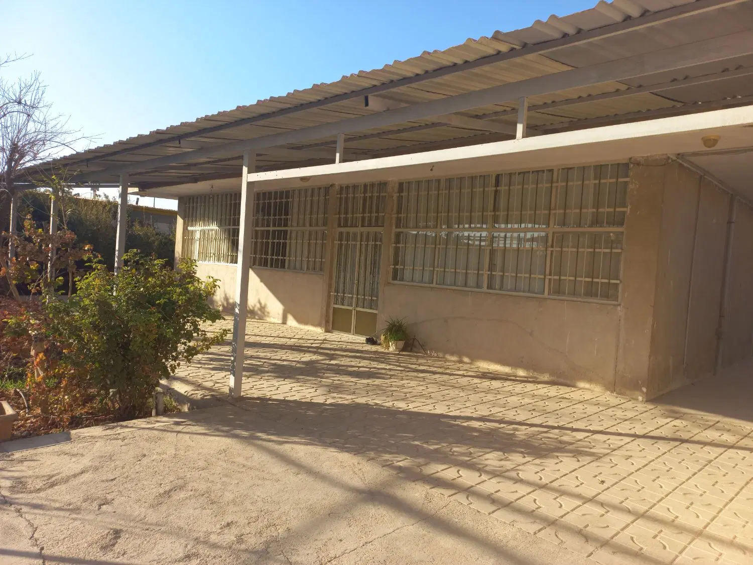 ویلایی با زمین
