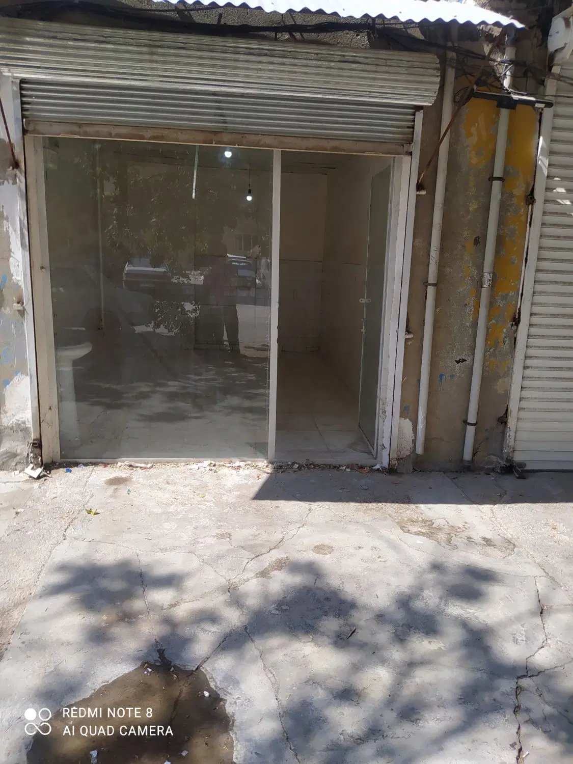 مغازه آخرکارمندان ورودی جنگ زدهها