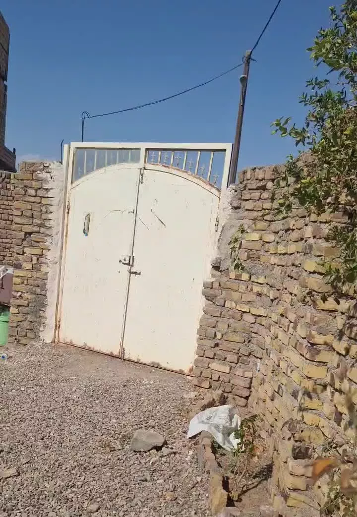 زمین مسکونی ۳۰۰ متر با پروانه ساخت