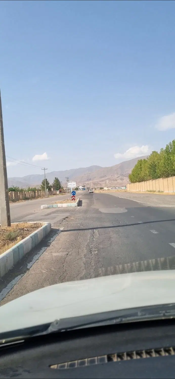 زمین ۶۰۰ متری دور فنس پشت دانشگاه آزاد