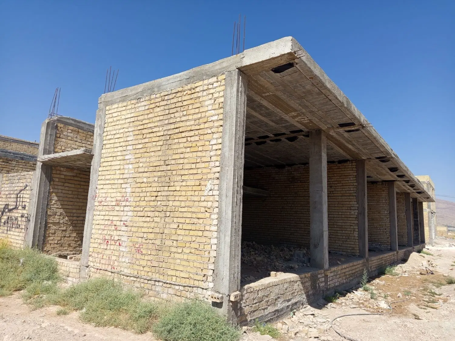 سه باب مغازه تجاری مسکونی در کرونی
