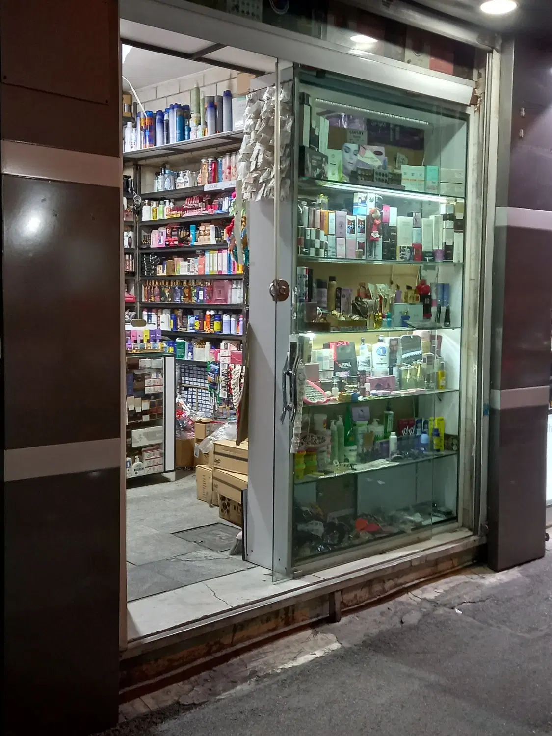 اجاره مغازه ۱۲ متری خیابان وحیدیه