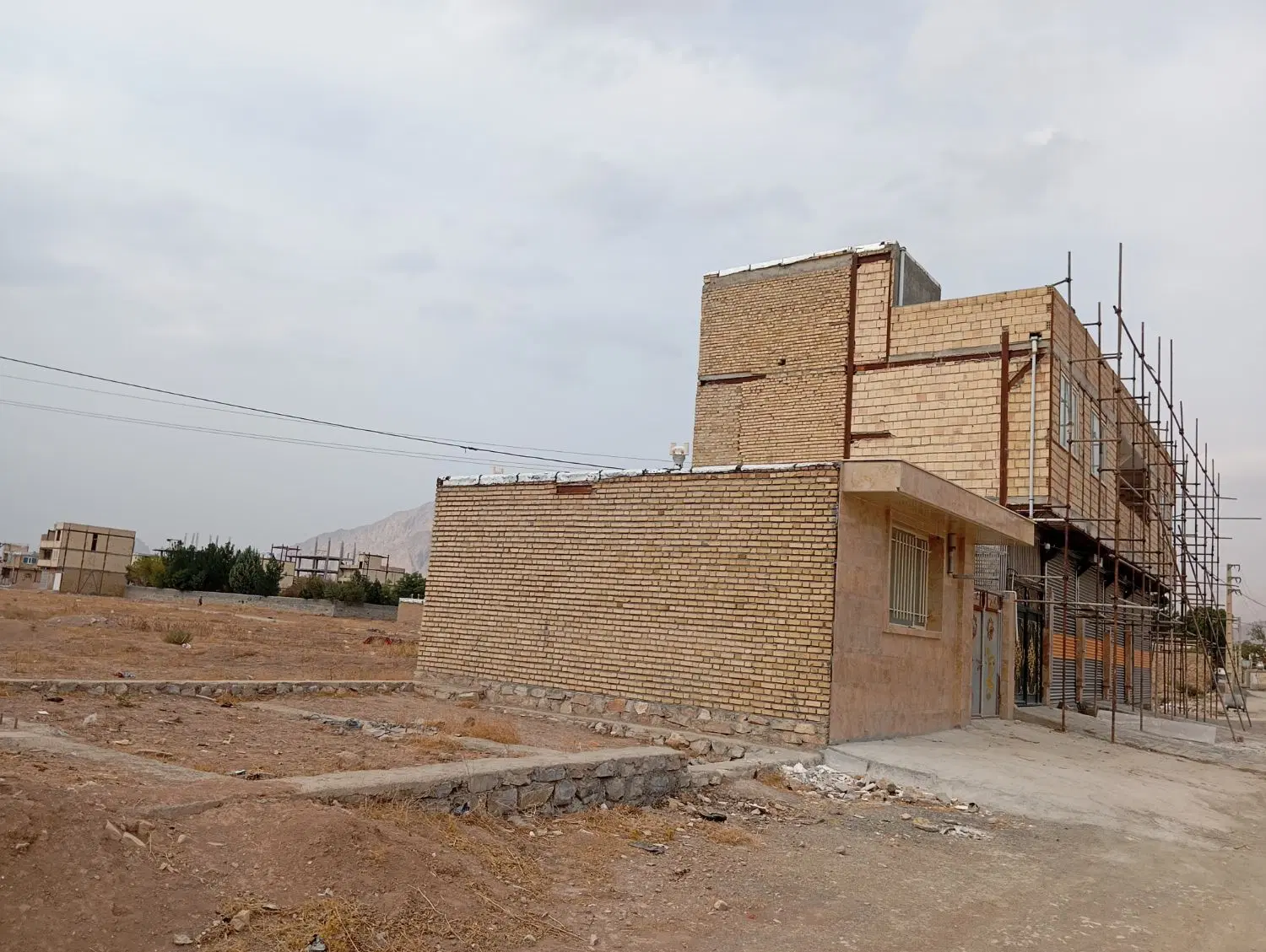 زمین 102متری بر خیابان مدرسه امین