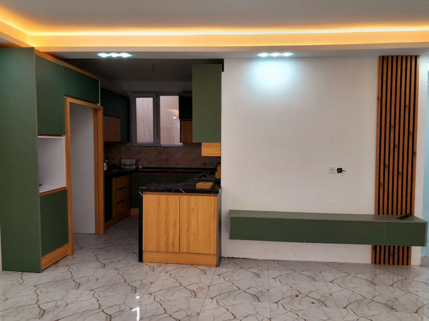 واحد همکف راه جدا ۱۰۸ متر سه راه شمس تبریزی