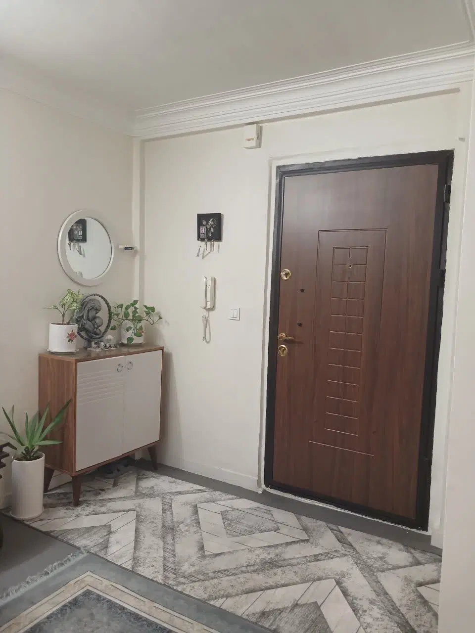 آپارتمان ۴۷ متر با پارکینگ و انباری تمیز