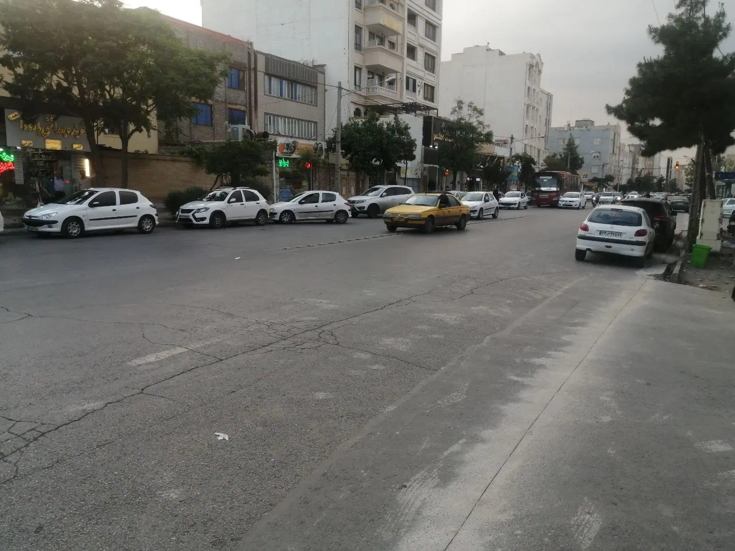 200متر حدفاصل میدان مادر و چهارراه راه اهن