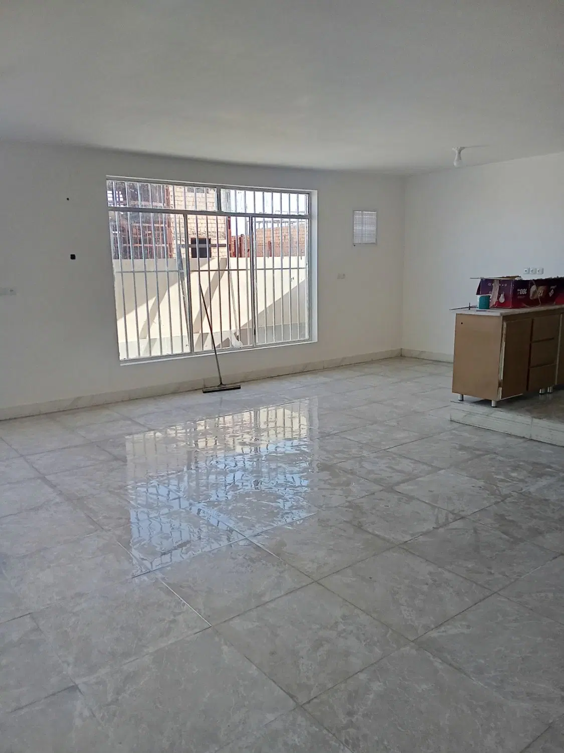 خانه طبقه هم کف نیست طبقه اول هست ۱۲۰متر
