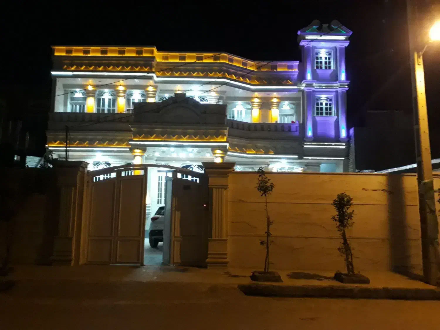 منزل مسکونی دوطبق