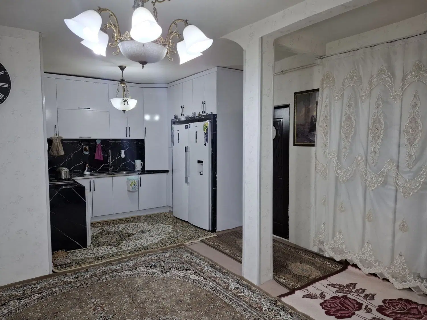 حیاط دو طبقه