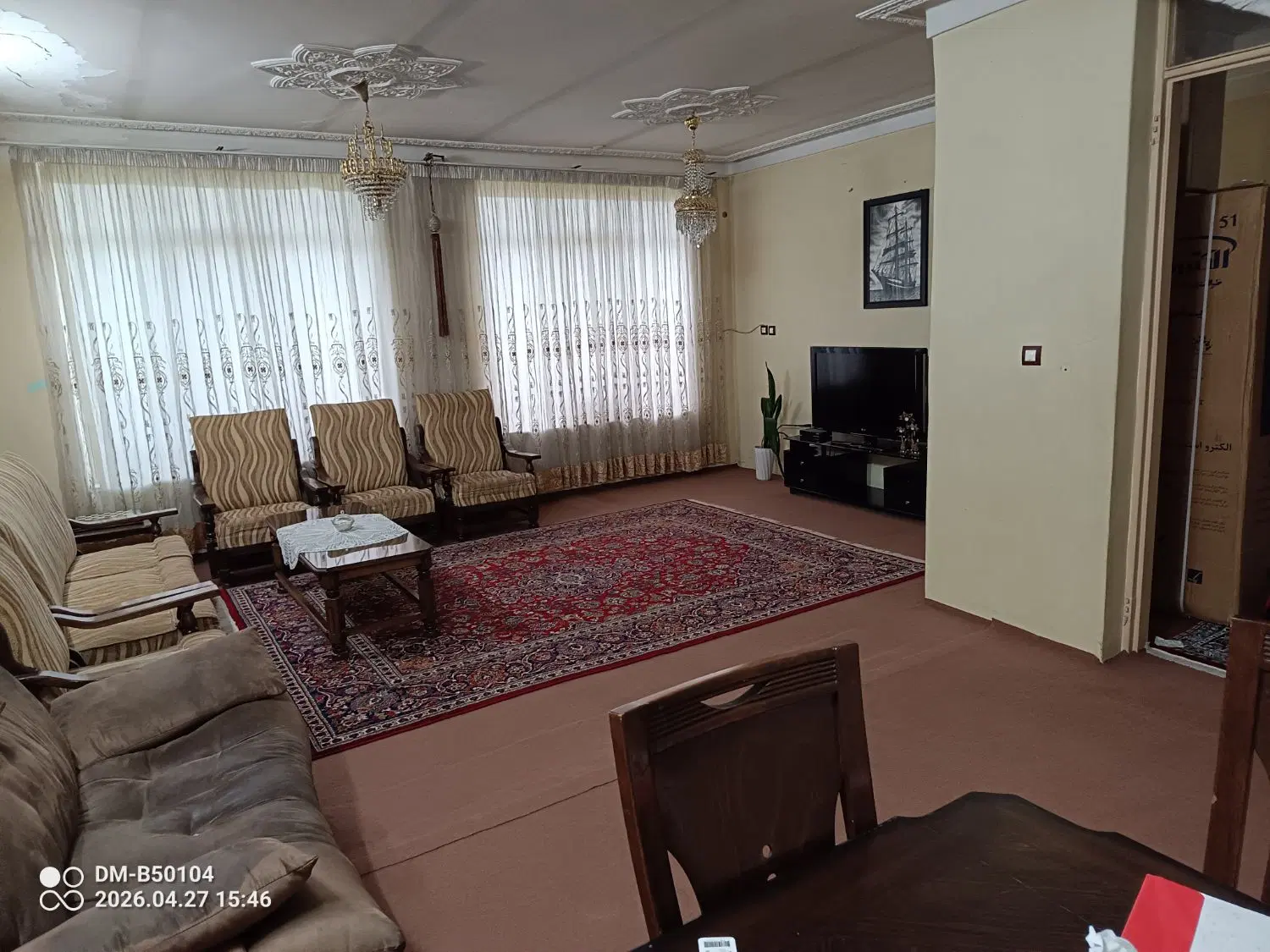 خانه ویلایی ۳۰۰ متری با مغازه واقع دربلوار استقلال