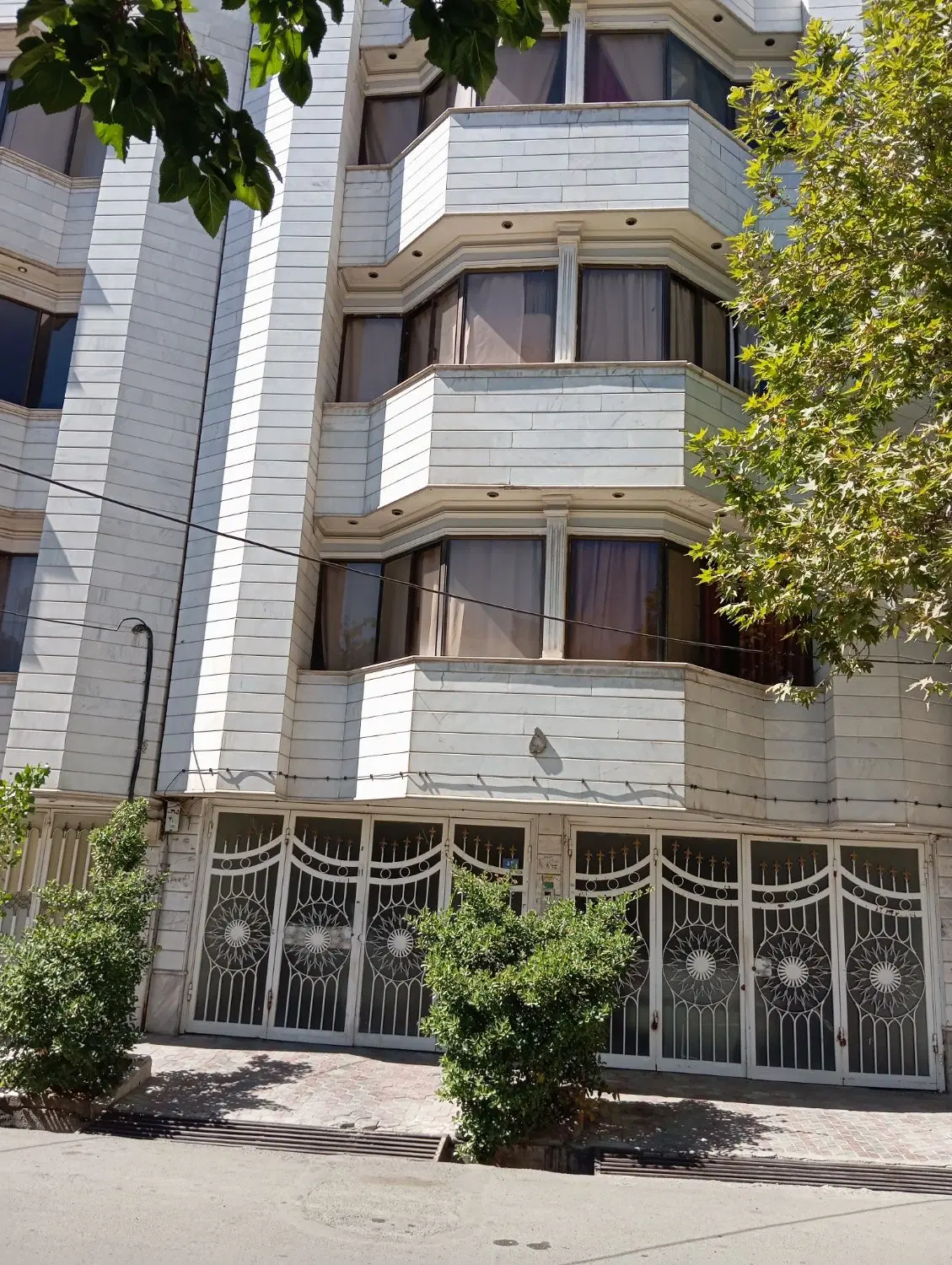 واحد اجاره همکف 95 متری با حیاط اختصاصی 100 متری