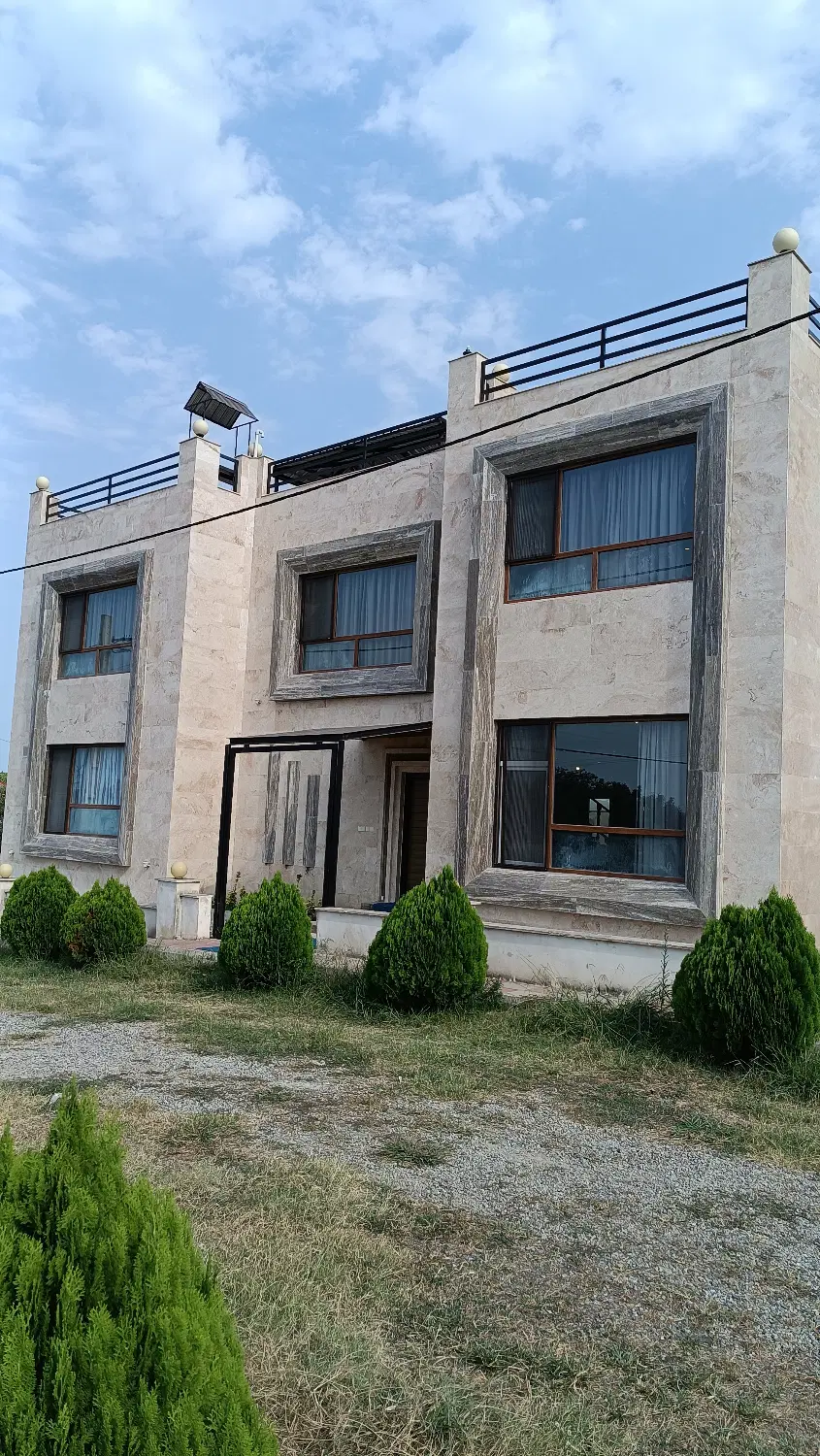 ۳۳۰ متر ویلا مدرن استخردار