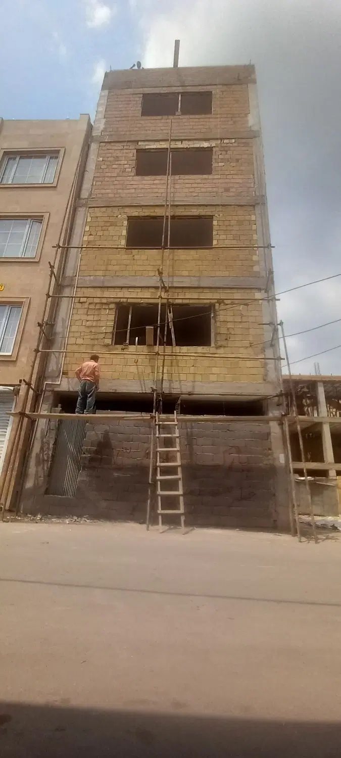 یکباب مغازه ۱۳ متر