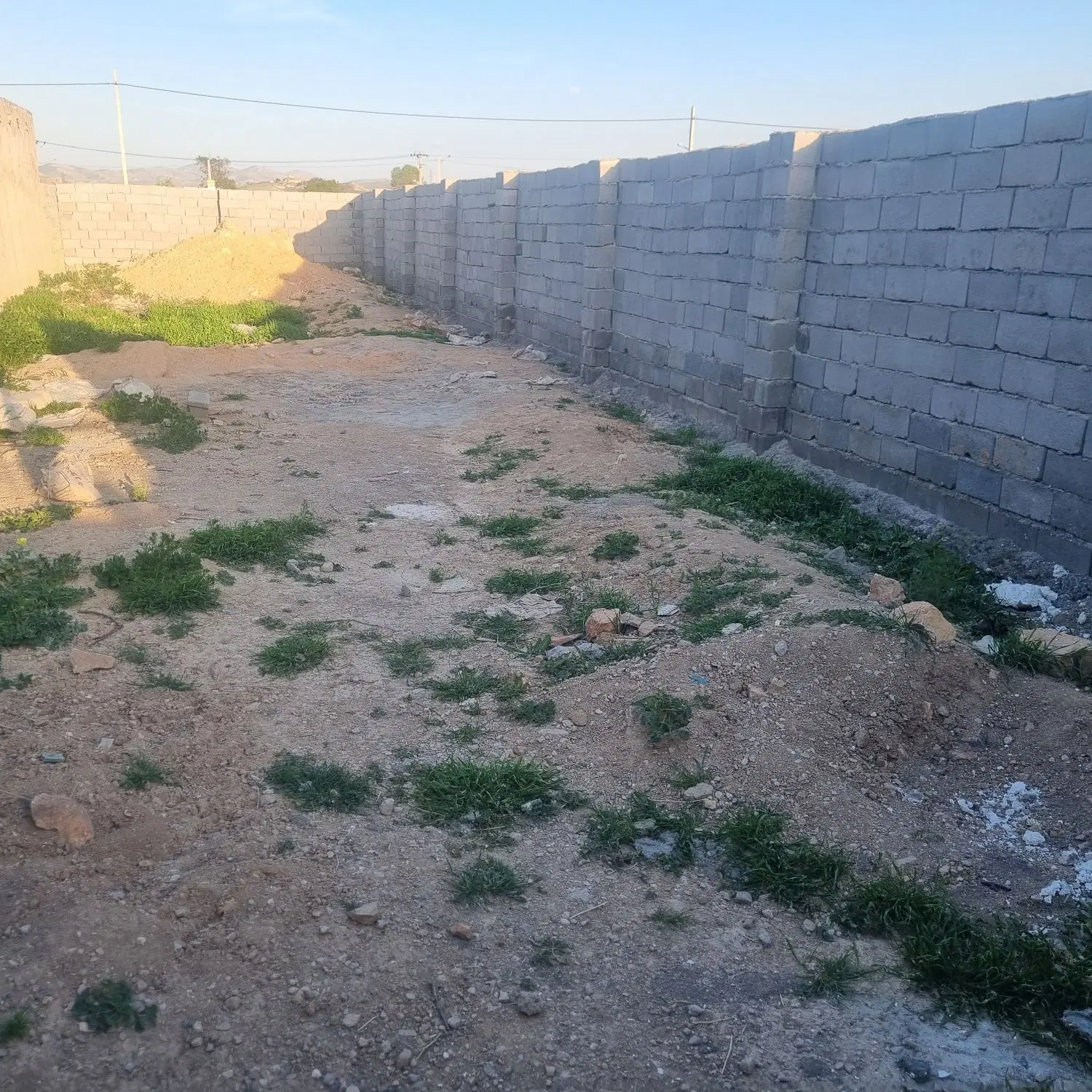 فروش یک چهار دیواری ۲۰۰