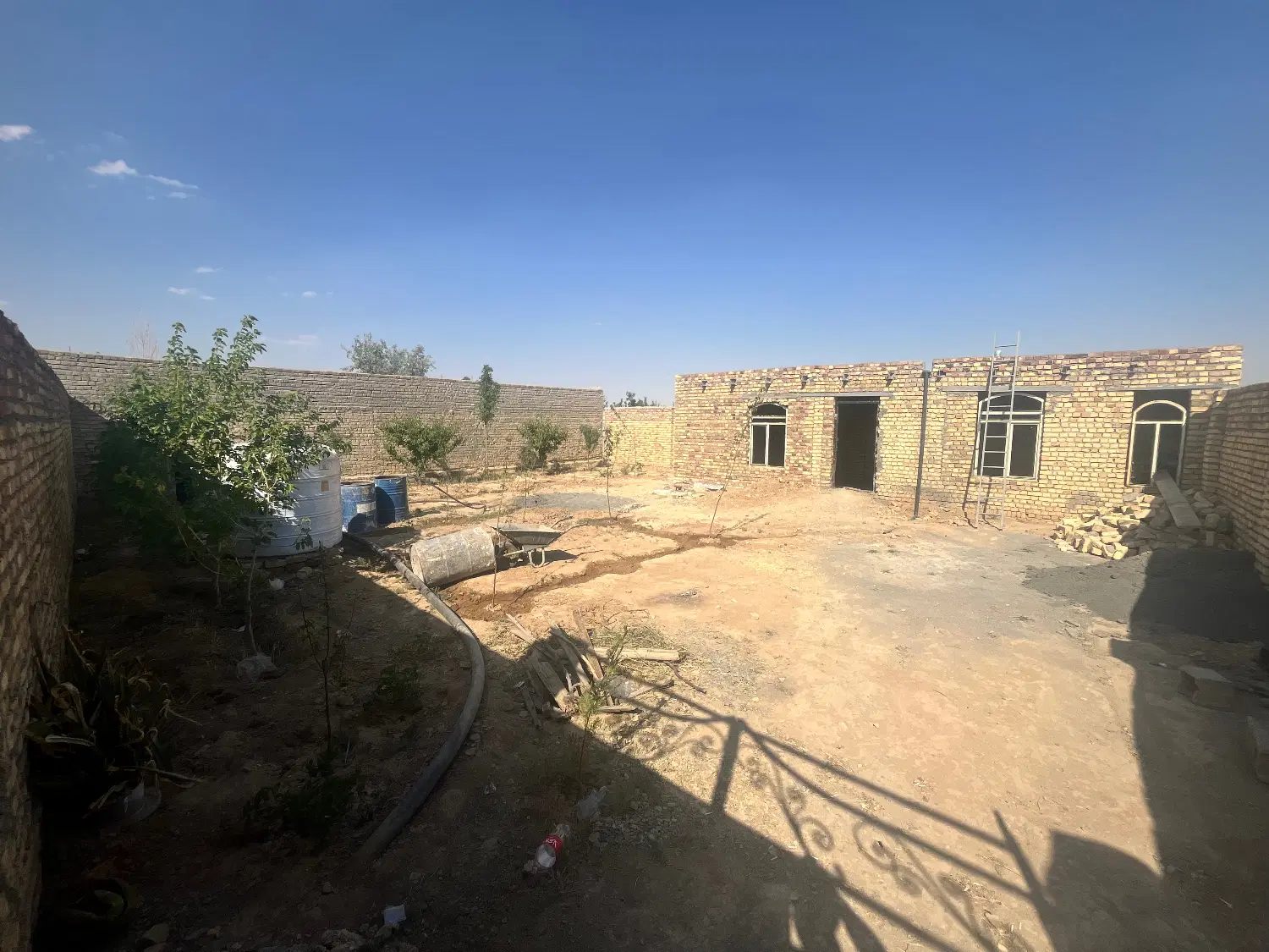 زمین آزاد مرز آباد
